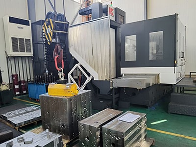 Centro de mecanizado vertical para el procesado de piezas metálicas 